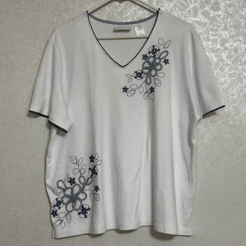 Alfred Dunner Floral Embroidered V-Neck Knit Top White Navy Blue Nautical XL
